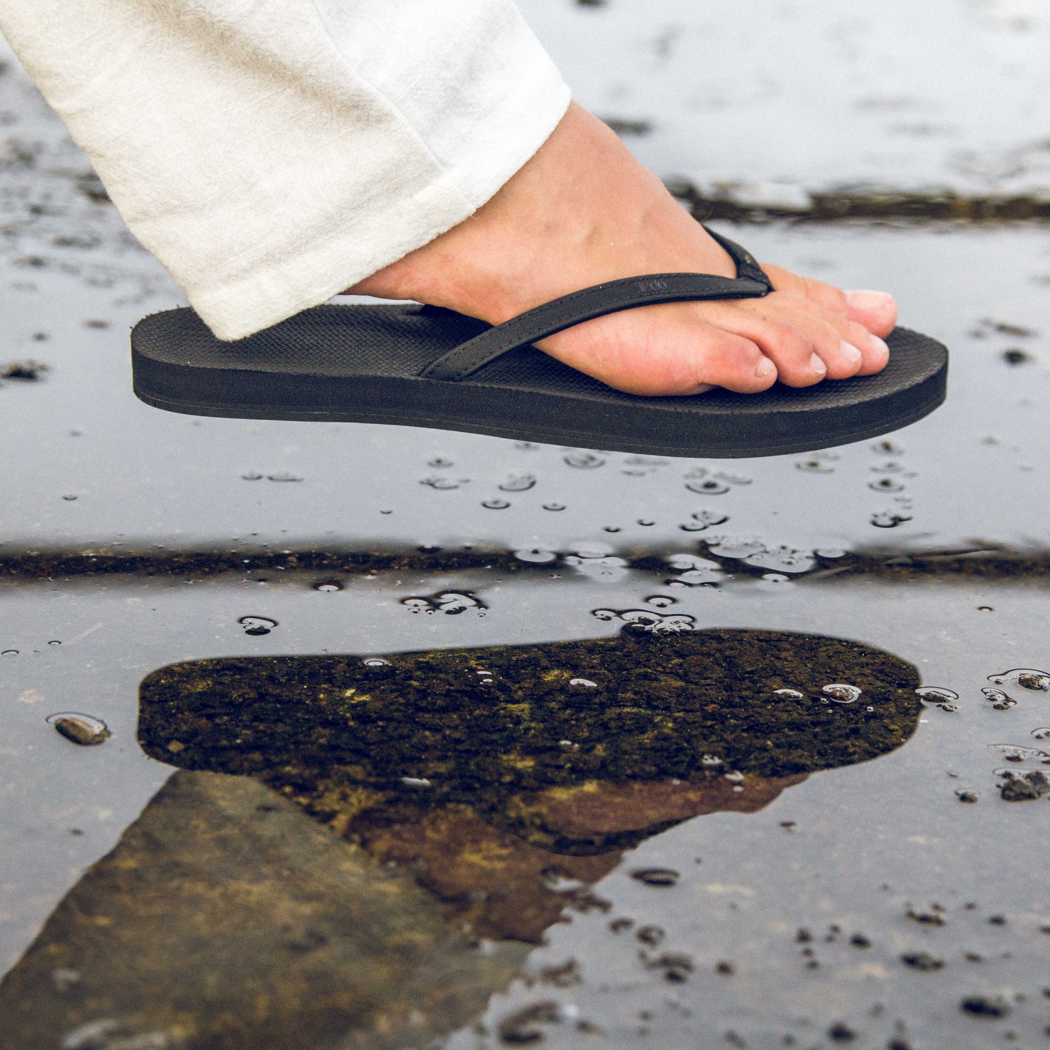 Women's Flip Flops - Black - Indosole